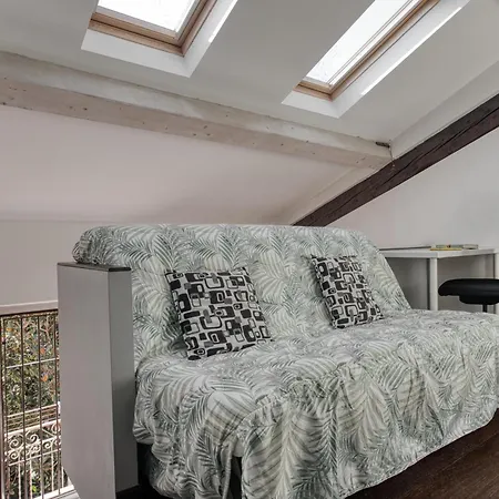 Apartment Stylish Top-floor Apt; Design Disctrict Milan