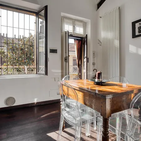 Stylish Top-floor Apt; Design Disctrict