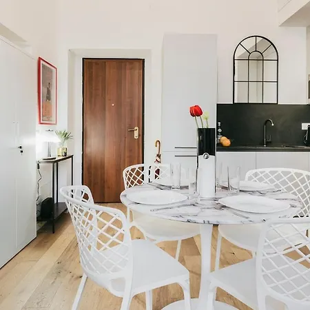 Casa In Palazzo Liberty - E Ben Collegato