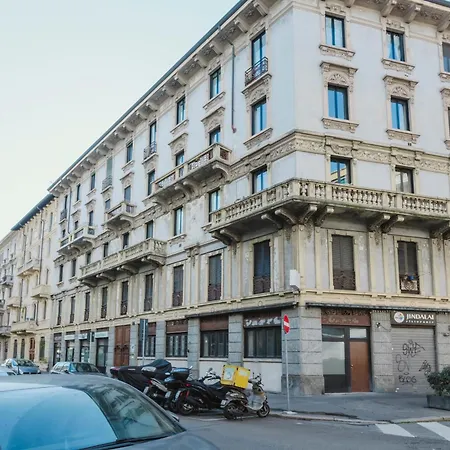 Casa In Palazzo Liberty - E Ben Collegato Apartman Milánó