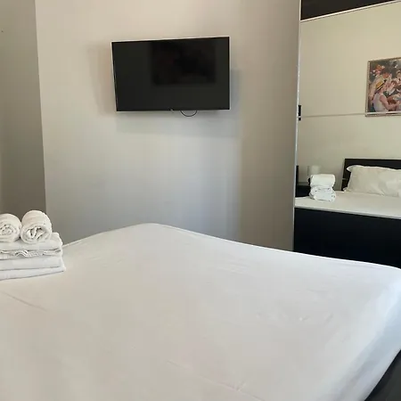 Gardone - Ampio Con 2 Da Letto - Comodo Per Duomo! 公寓 米兰