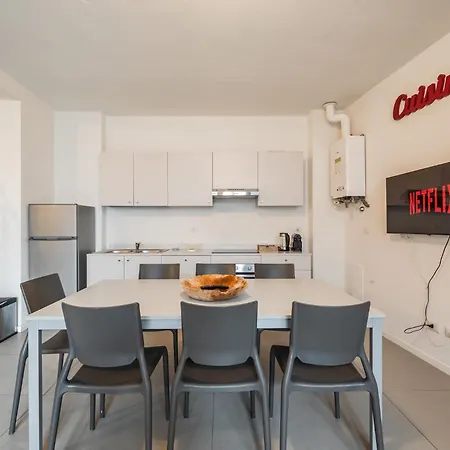 - Spazioso Vicino Metro Apartment