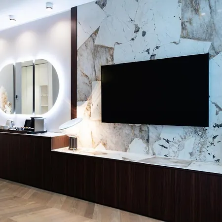 Palazzo Fontana Duomo View Golden House