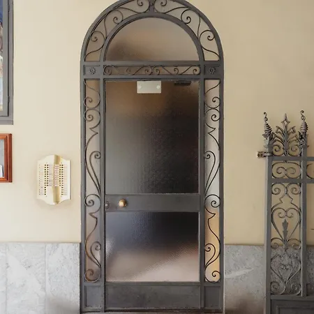Апартаменты Gohost - Elegante E Luminoso A Due Passi Dal Duomo Милан