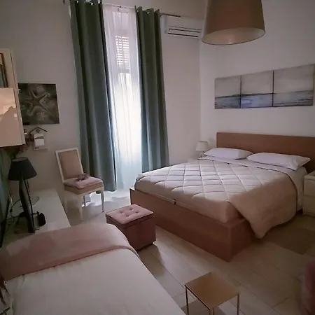 Rosanna Apartment