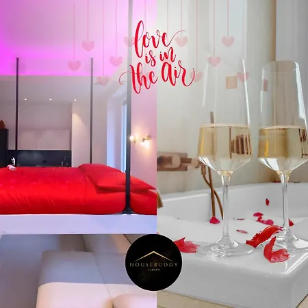 Apartment Is In The Air - Suspended Bed & Bath Hub *