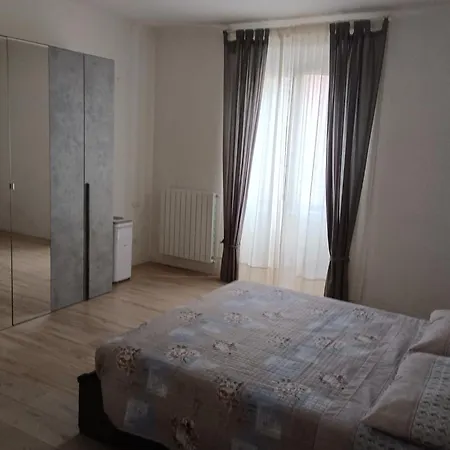 Διαμέρισμα Gc Host *