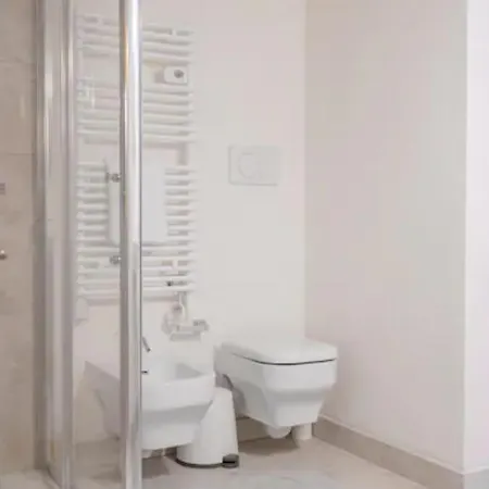 아파트 Garibaldi , Intrho *