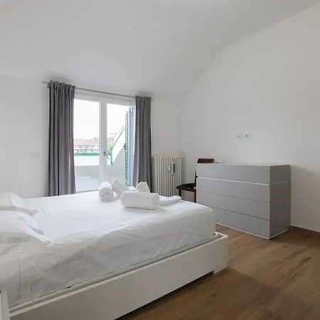 Luminoso Con Terrazzo アパート