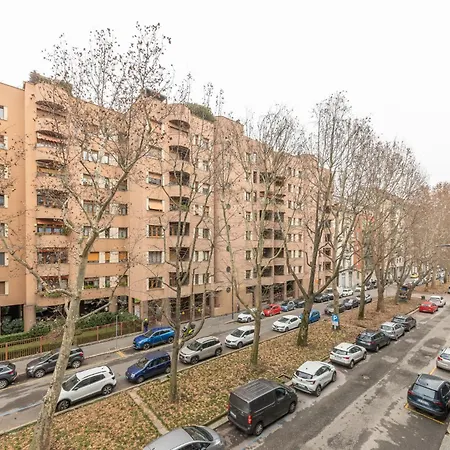 Modern And Comfortable In Cenisio Area Апартаменты Милан