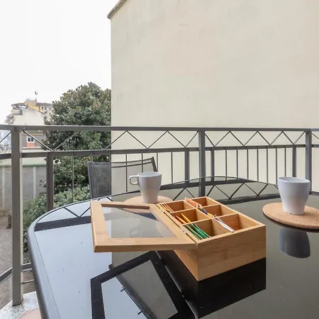 Апартаменты Modern And Comfortable In Cenisio Area