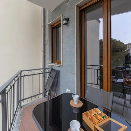 Апартаменты Modern And Comfortable In Cenisio Area