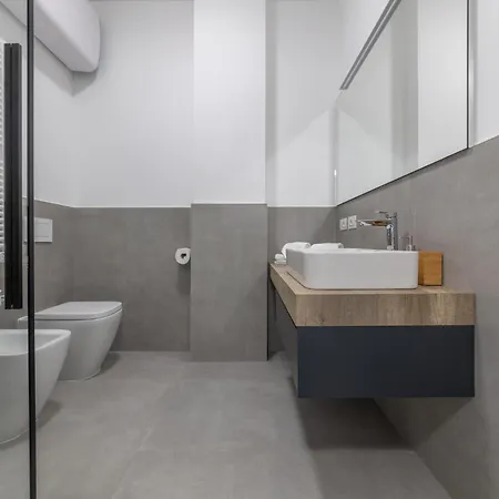 Modern And Comfortable In Cenisio Area * Милан
