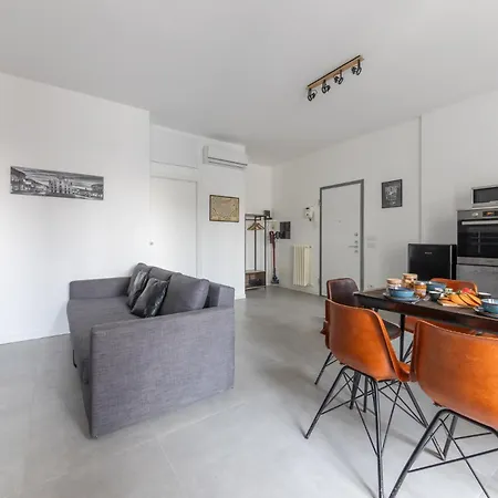 Modern And Comfortable In Cenisio Area Апартаменты