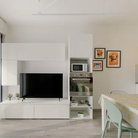 Precotto - G Pirelli - Bilocale Con Ampio Balcone Apartmán Milán