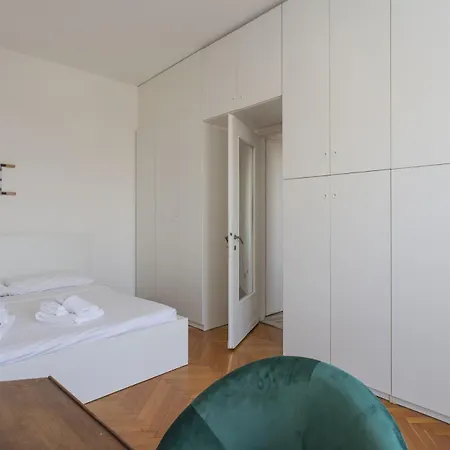 Appartement Skyline View Biancamano 1 Bdr With Balcony By Rentopolis Milaan