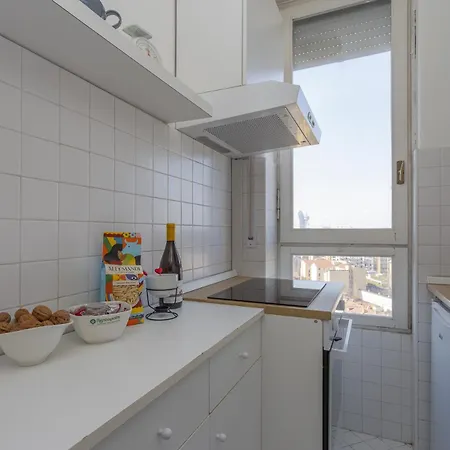 Skyline View Biancamano 1 Bdr With Balcony By Rentopolis * Milaan