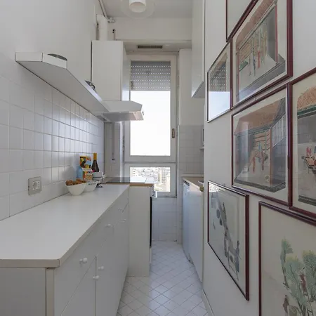 Skyline View Biancamano 1 Bdr With Balcony By Rentopolis Appartement Milaan