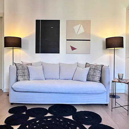 Lily Pads -elegant Apartment- In The Center Apartmán