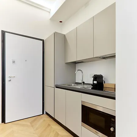 Duomo Imperial Suits - Modern And Comfortable * ミラノ