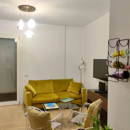 Moderno Bilocale Con Ampio Balcone