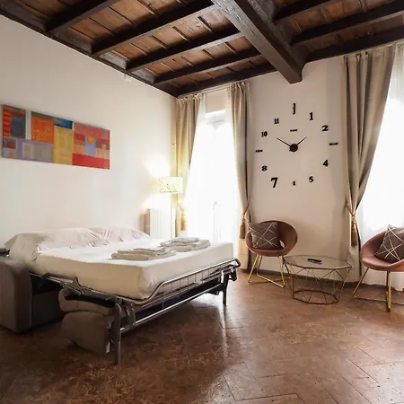 Mila Magenta Apartment
