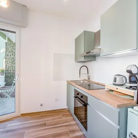 Comfort & Design Minutes Away From The Centre Apartment