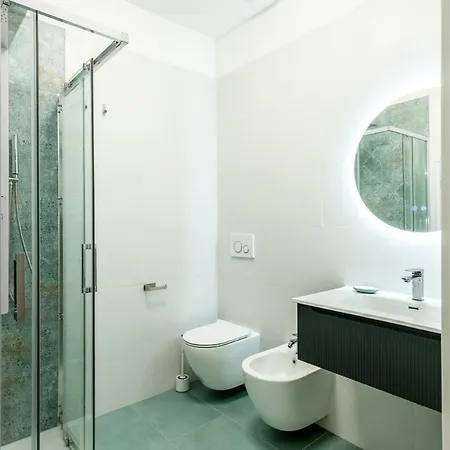 Comfort & Design Minutes Away From The Centre Mailand