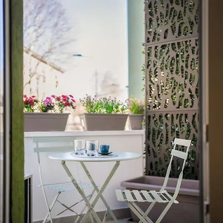 Apartment Comfort & Design Minutes Away From The Centre *