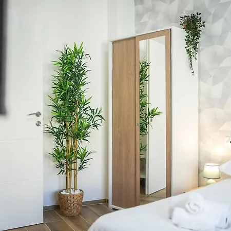 Comfort & Design Minutes Away From The Centre Apartment
