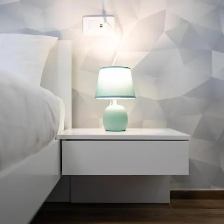 Bright Elegant Flat With Balcony, Portello شقة ميلان