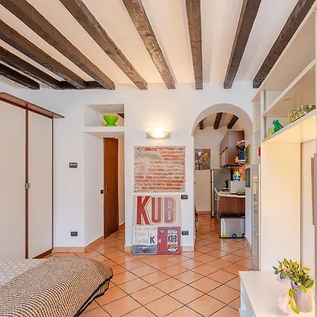 Apartment Comfort In Navigli Area Milan