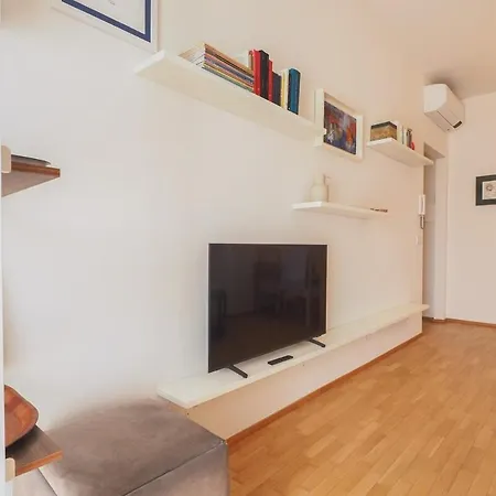 Quiet One Bedroom Near Tortona District Apartment *