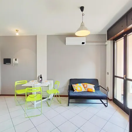 Station - With Terrace Apartment