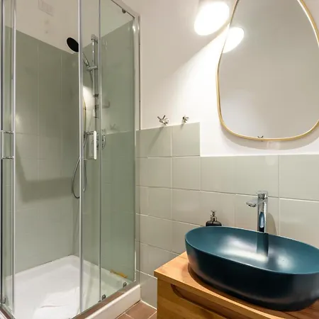 Bazzi, 49 - Bocconi Apartman Milánó