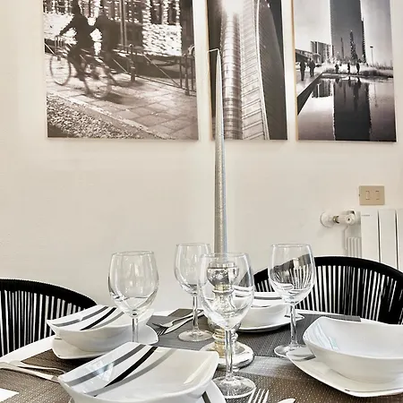 Lägenhet Casa Verga - Exclusive Haven Of Style And Elegance In Moscova Milano