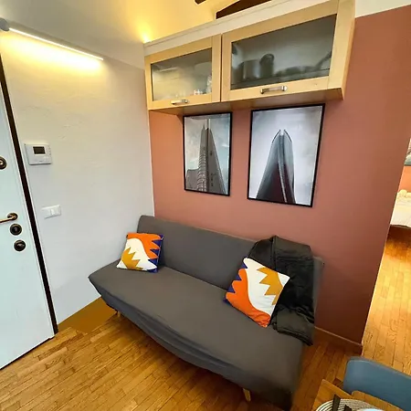 Historic Center Flat- Duomo 10m-m4 Vetra شقة