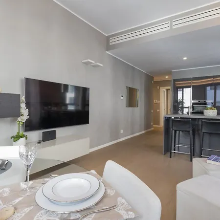 San Babila Tower With Panoramic Terrace Overlooking Duomo By Rentopolis * Mailand