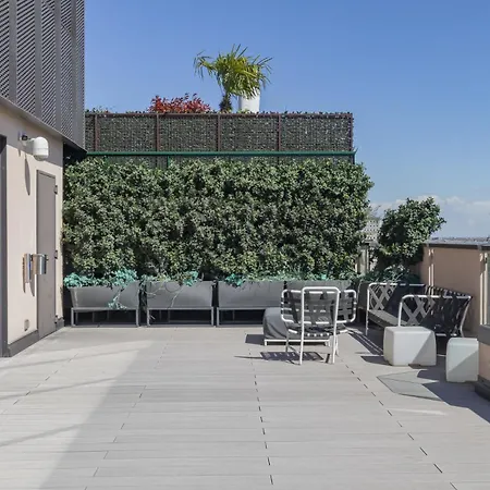 San Babila Duomo View With Shared Rooftop Terrace