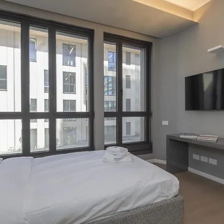 San Babila Tower With Panoramic Terrace Overlooking Duomo By Rentopolis