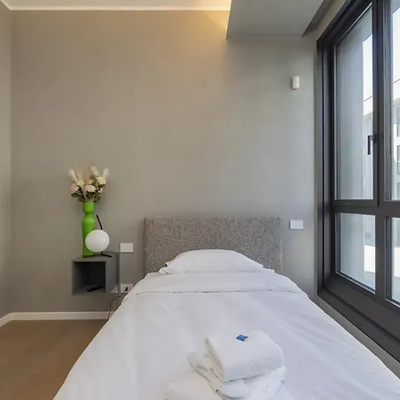 Apartment San Babila Tower With Panoramic Terrace Overlooking Duomo By Rentopolis *