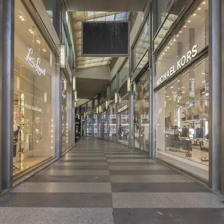 San Babila Tower With Panoramic Terrace Overlooking Duomo By Rentopolis Milano