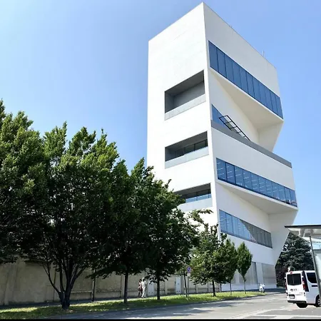 Wonderful Downtown Apartment-hd Netflix, King-size Bed, Two Minutes' Walk From Metro *