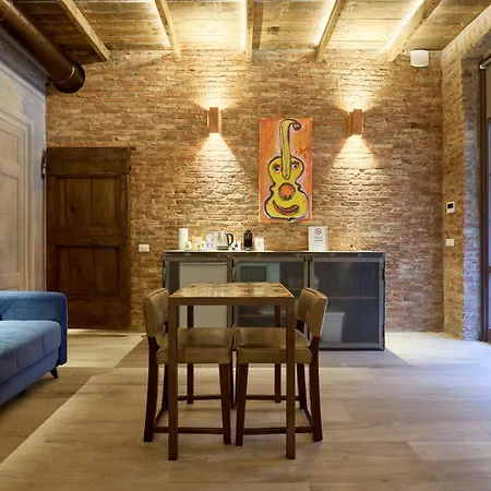 Blue Moon-emme Loft Apartment *