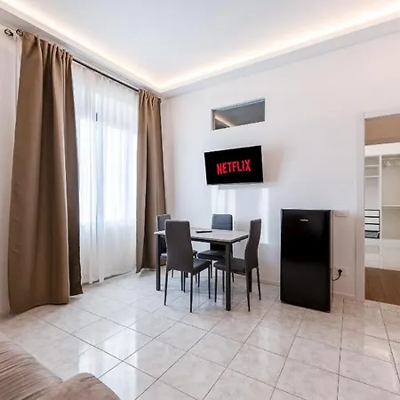 Smile In * ميلان