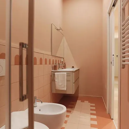 The Rent - Characterful Two-bedroom Flat Steps From Palestro *