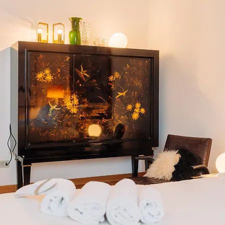 Youhosty - Brera 17 Mediolan