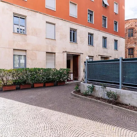 Youhosty - Brera 17 Mediolan