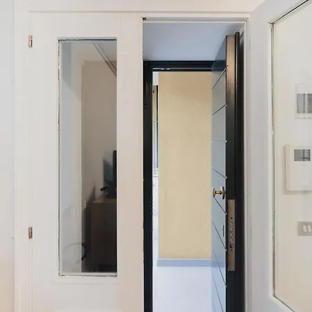 Gohost - Stylish And Charming Flat Between Navigli And Duomo Daire *