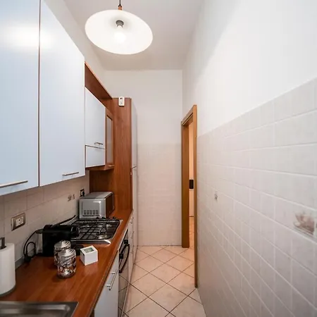 Metro 4 - Grazioso Bilocale Accogliente Daire